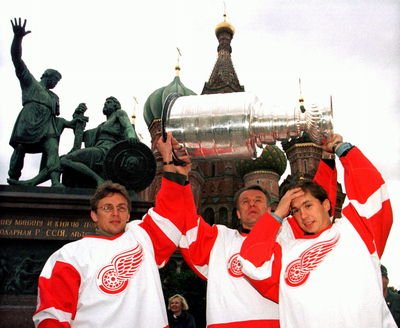 larionov and cup 1998.jpg