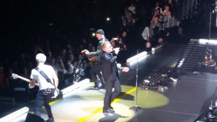 Bono turned.jpg