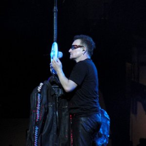 121_Bono_t-shirt_Anaheim_2_6-18-2011_cpenyak_5