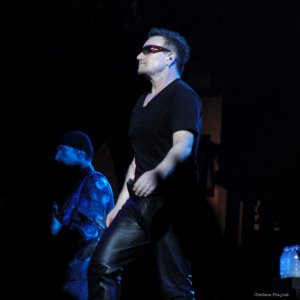 124_Bono_t-shirt_Anaheim_2_6-18-2011_cpenyak_8