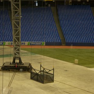 Just the claw in rogers centre - 9 july11