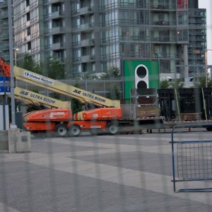 hydraulic unit for video screens - u2 - rogers centre 9july11