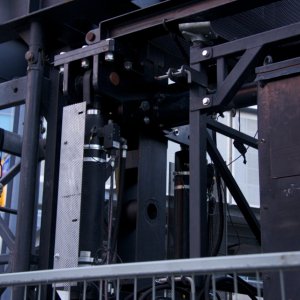 hydraulic unit for video screens - u2 - rogers centre 9july11