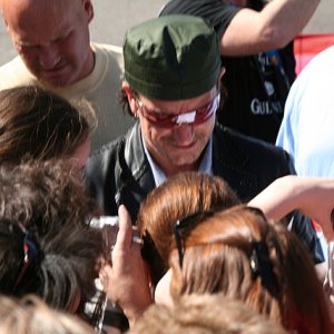 Bono signing