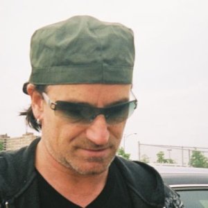 bono kindly autographs for fans