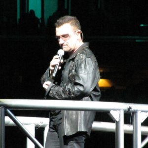 Bono_on_the_bridge