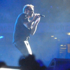 Bono singing MOS