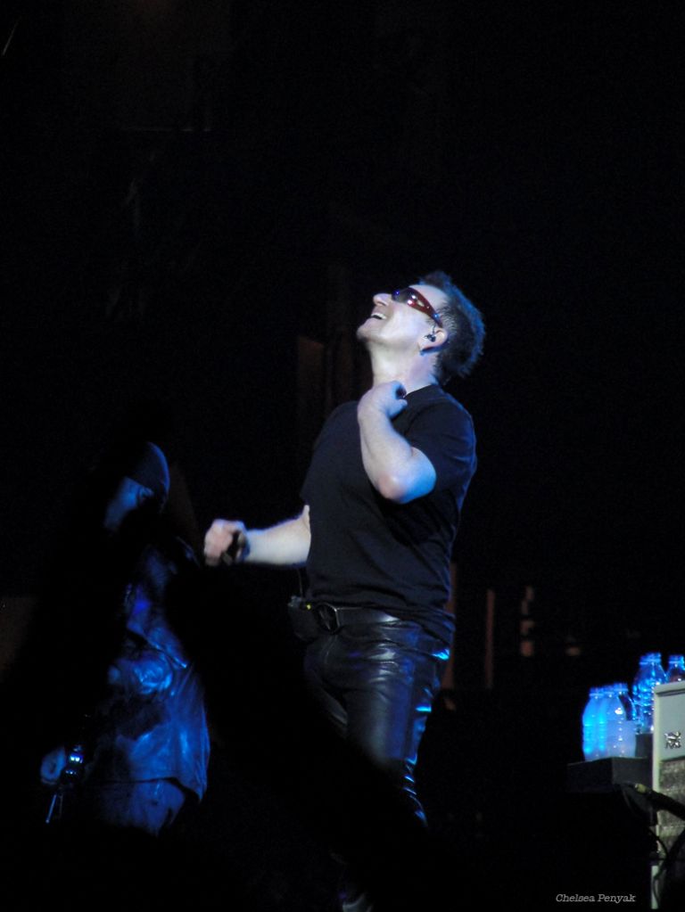 123_Bono_t-shirt_Anaheim_2_6-18-2011_cpenyak_7