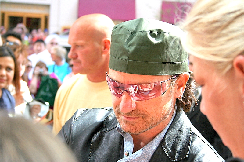 Bono Close Up3