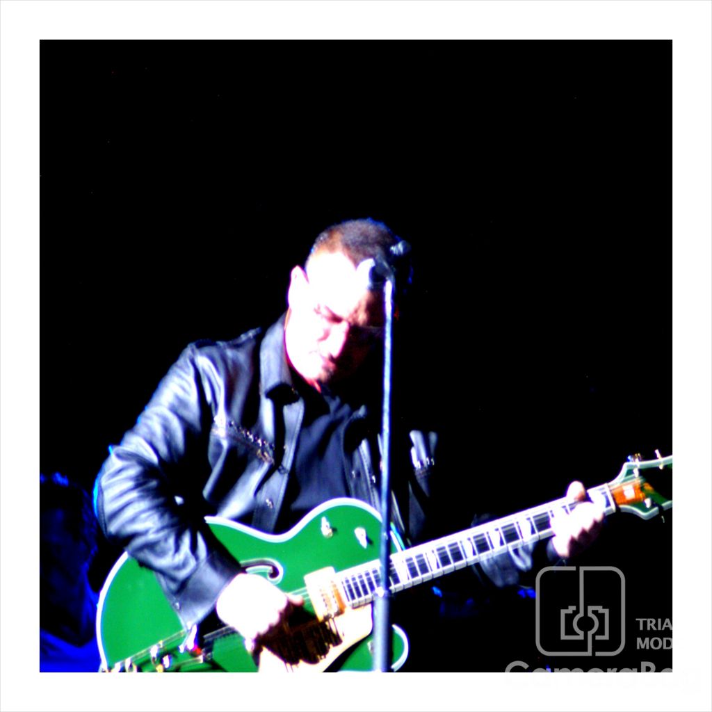 Copy_of_Bono_Green_Guitar