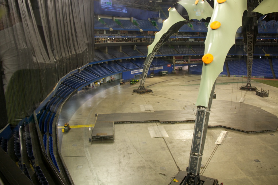 just the claw in the rogers centre - 9 july 2011