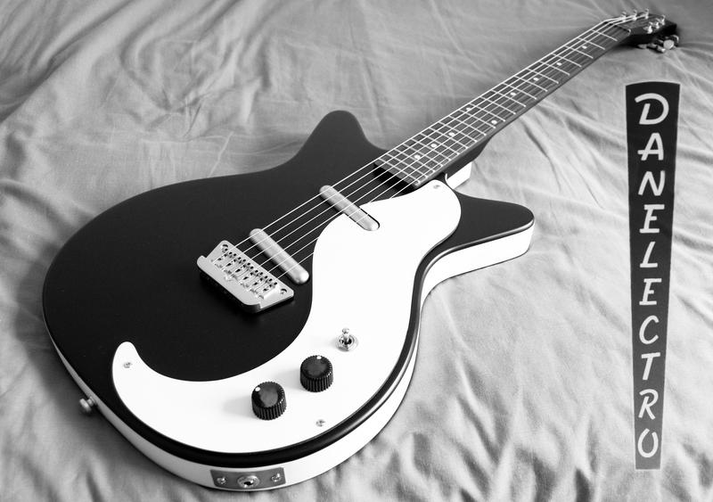 Danelectro_DC_59_by_The_Rover.jpg