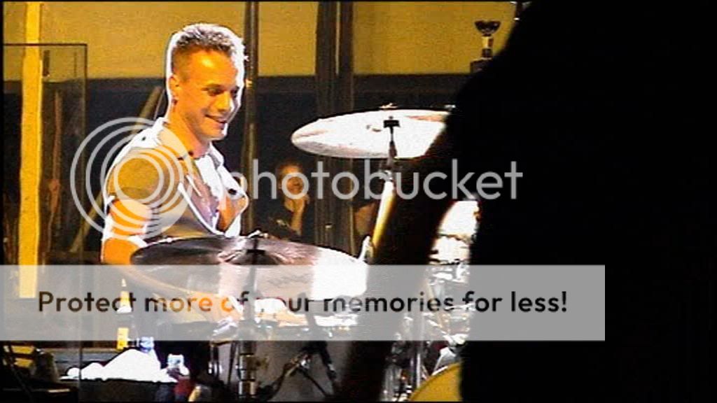 Elev_drumming_smile_show.jpg