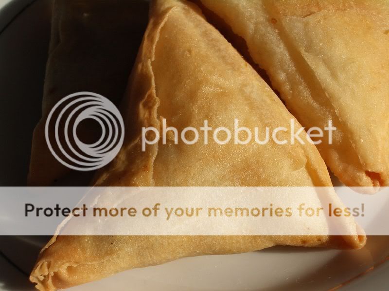 800px-Samosa_1.jpg