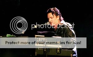 bono20piano.jpg