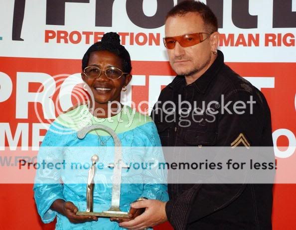 bono5-1-07FrontLineAwardforHumanRig.jpg