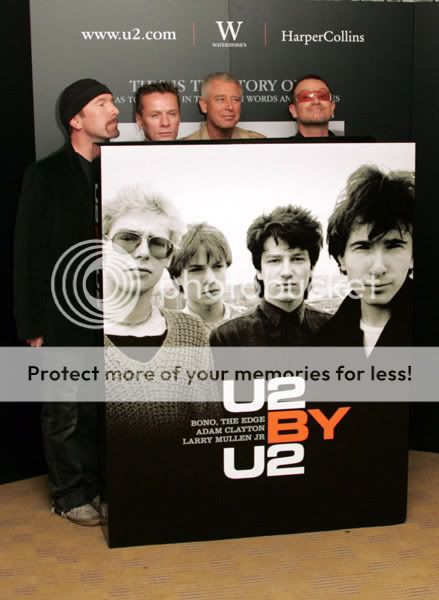 u2booksigninglondon9-06cute.jpg