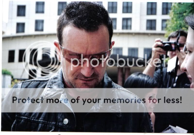 Bono121Nov06.jpg