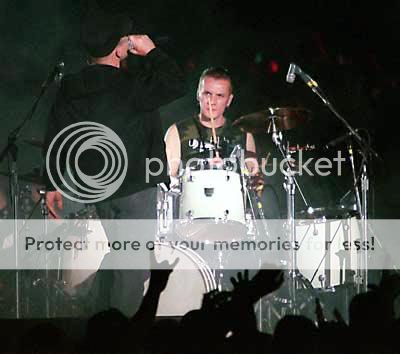 Larry-Mullen-Jr-400x354-22kb-media-.jpg