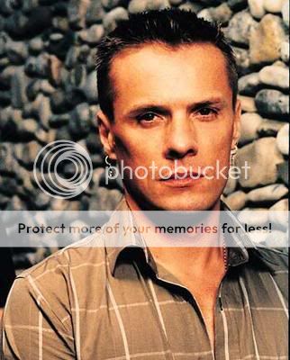 LarryMullen02l.jpg