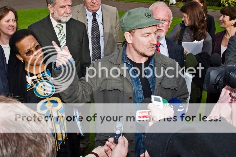 Bono_Dublin_112007.jpg