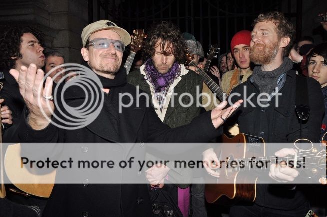 bonobuskingdublin12-24-2011glenhansardMundyDeclanORourkeHothouseFlowersLiamOMaonlai17.jpg