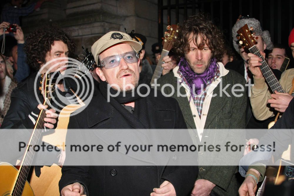 bonobuskingdublin12-24-2011glenhansardMundyDeclanORourkeHothouseFlowersLiamOMaonlai25.jpg