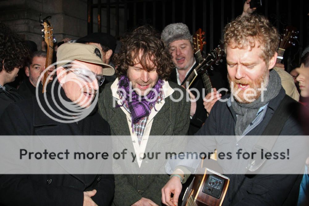 bonobuskingdublin12-24-2011glenhansardMundyDeclanORourkeHothouseFlowersLiamOMaonlai27.jpg