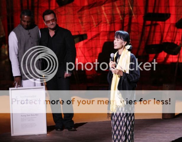 AmbassadorofConscienceAwardBordGaisEnergytheatreDublinIreland6-18-2012BonoAungSanSuuKyi13.jpg