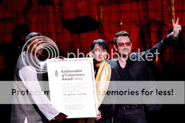 AmbassadorofConscienceAwardBordGaisEnergytheatreDublinIreland6-18-2012BonoAungSanSuuKyi16.jpg