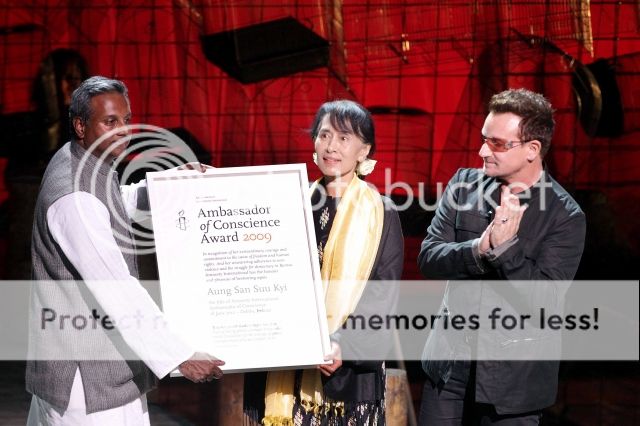 AmbassadorofConscienceAwardBordGaisEnergytheatreDublinIreland6-18-2012BonoAungSanSuuKyi18.jpg