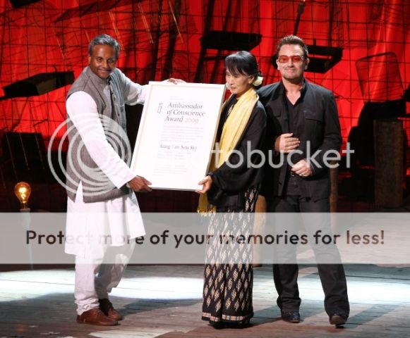 AmbassadorofConscienceAwardBordGaisEnergytheatreDublinIreland6-18-2012BonoAungSanSuuKyi7.jpg