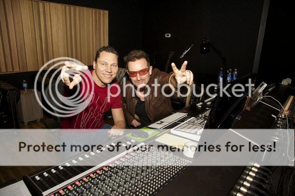 DJTiestoBonoPrideDANCEREDSAVELIVESConverseRubberTracksStudio11-5-2012BrooklynNY3.jpg