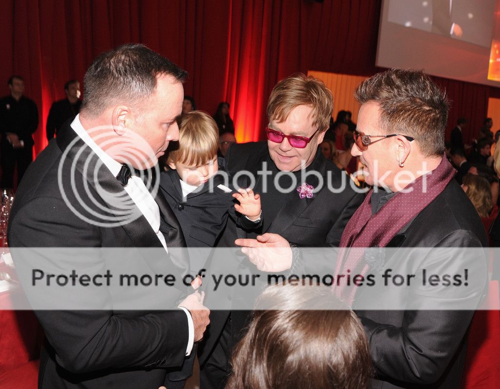 Bono21stAnnualEltonJohnAIDSFoundationWHollywoodCA2-24-201348.jpg