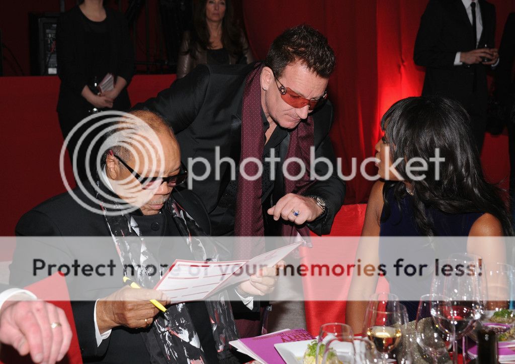 Bono21stAnnualEltonJohnAIDSFoundationWHollywoodCA2-24-201353QuincyJonesNaomiCampbell.jpg