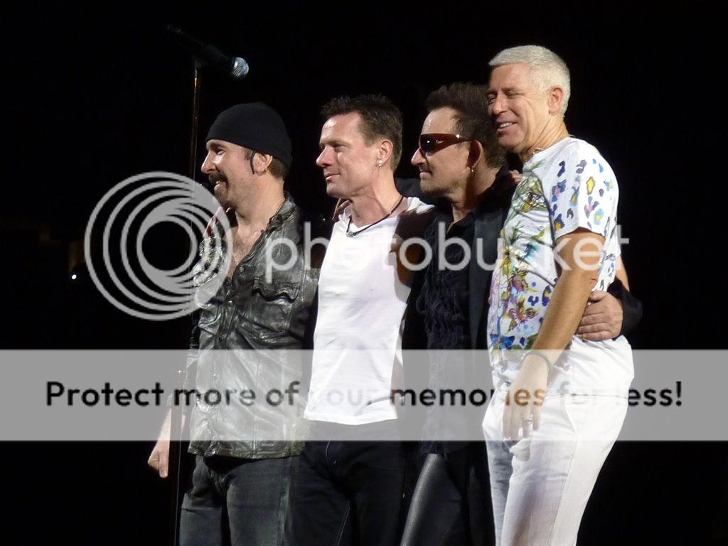 U2MexicoCity5-11-2011.jpg