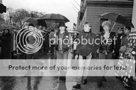 babiesinrainNYC1982stpatsdayparade2.jpg