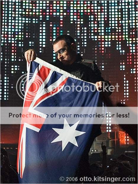 Bono_Australianflag2_2006.jpg