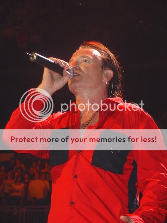 Bono_redvertigoshirt.jpg