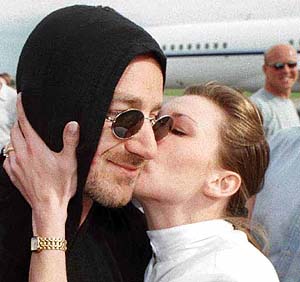 bono_kiss-vi.jpg