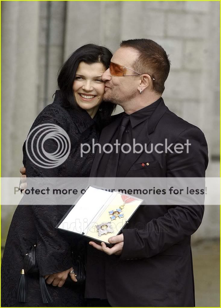 bono-knighthood-07.jpg