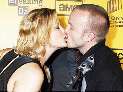 Anna-Gunn-and-Aaron-Paul-of-AMCs-drama-television-series-Breaking-Bad-exchange-a-kiss-as-they-pose-on-their-arrival-for-the-premiere-screening-for-the-shows-fourth-season-in-Hollywood-California-on-June-28-2011.jpg