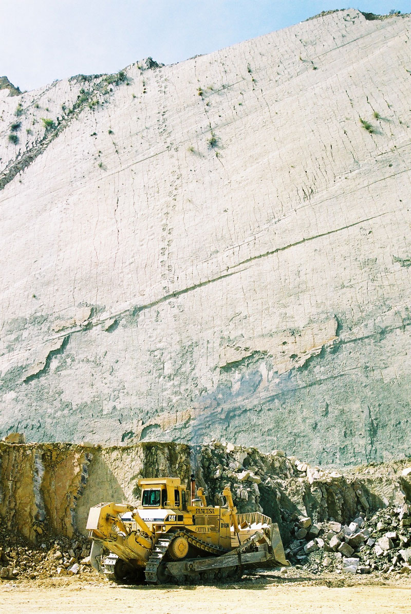 cal-orko-wall-of-dinosaur-footprints-sucre-bolivia-1.jpg