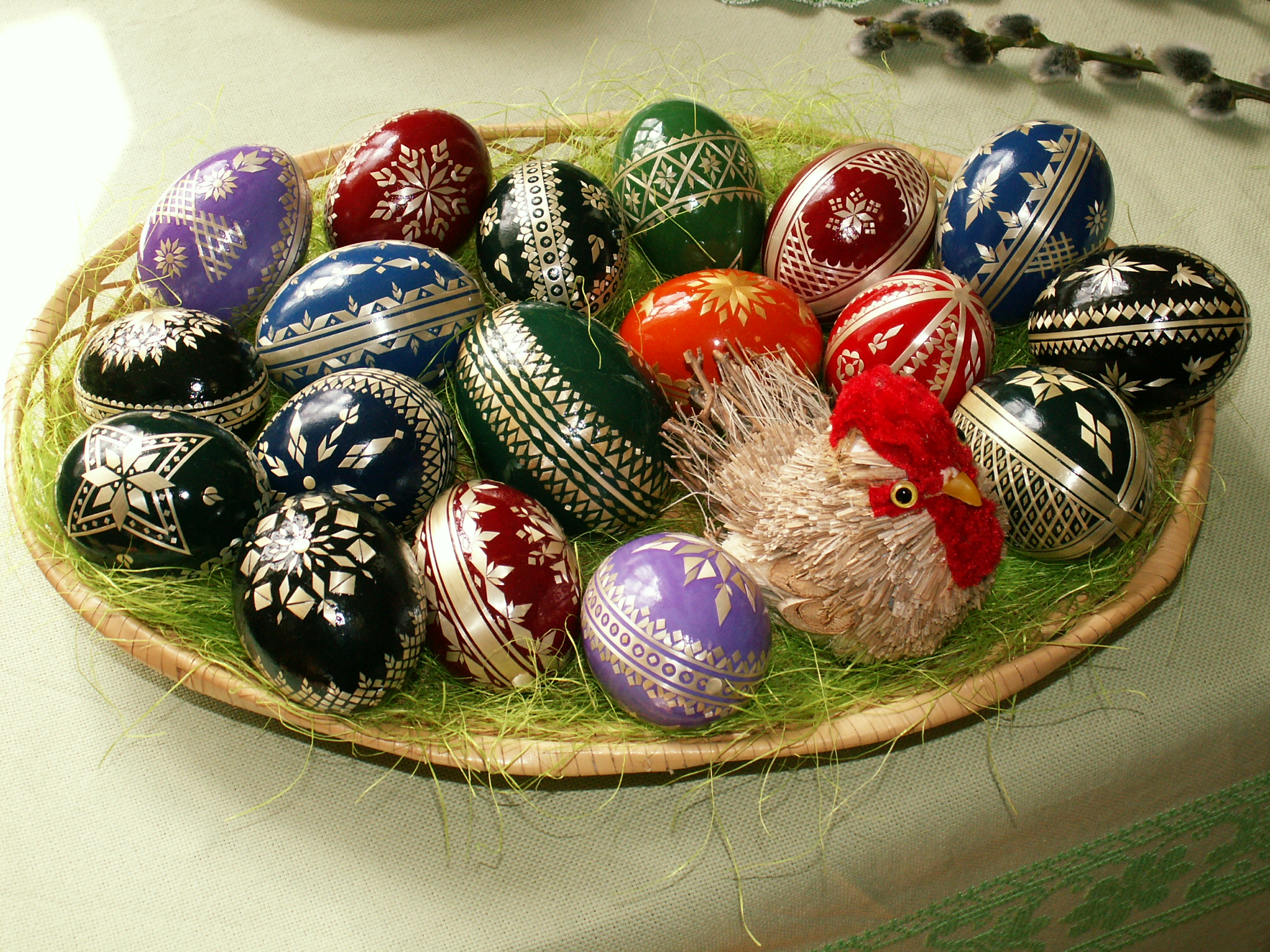 Easter_eggs_-_straw_decoration.jpg