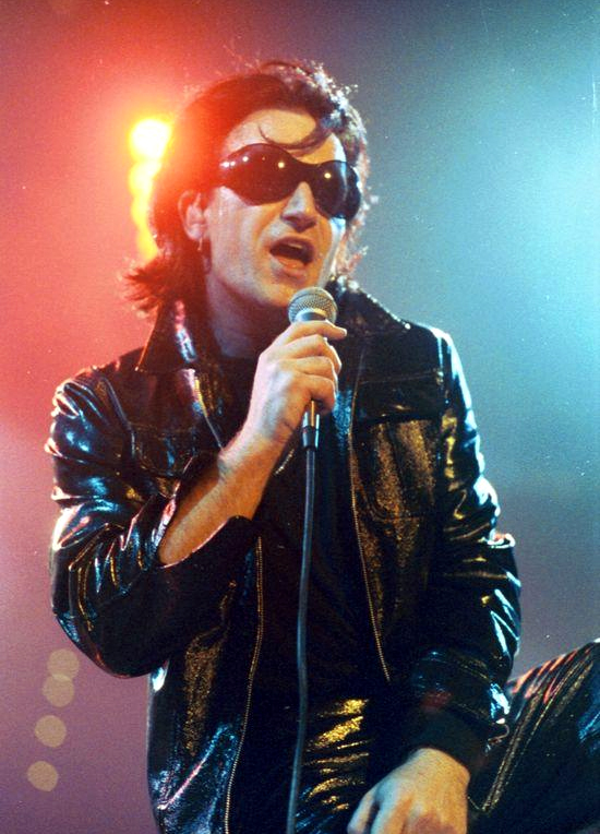 Bono_as_The_Fly_Cleveland_1992.jpg