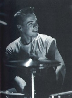 larrydrumssmile.jpg