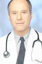 Doctor_with_stethoscope_around_his_neck_18.jpg