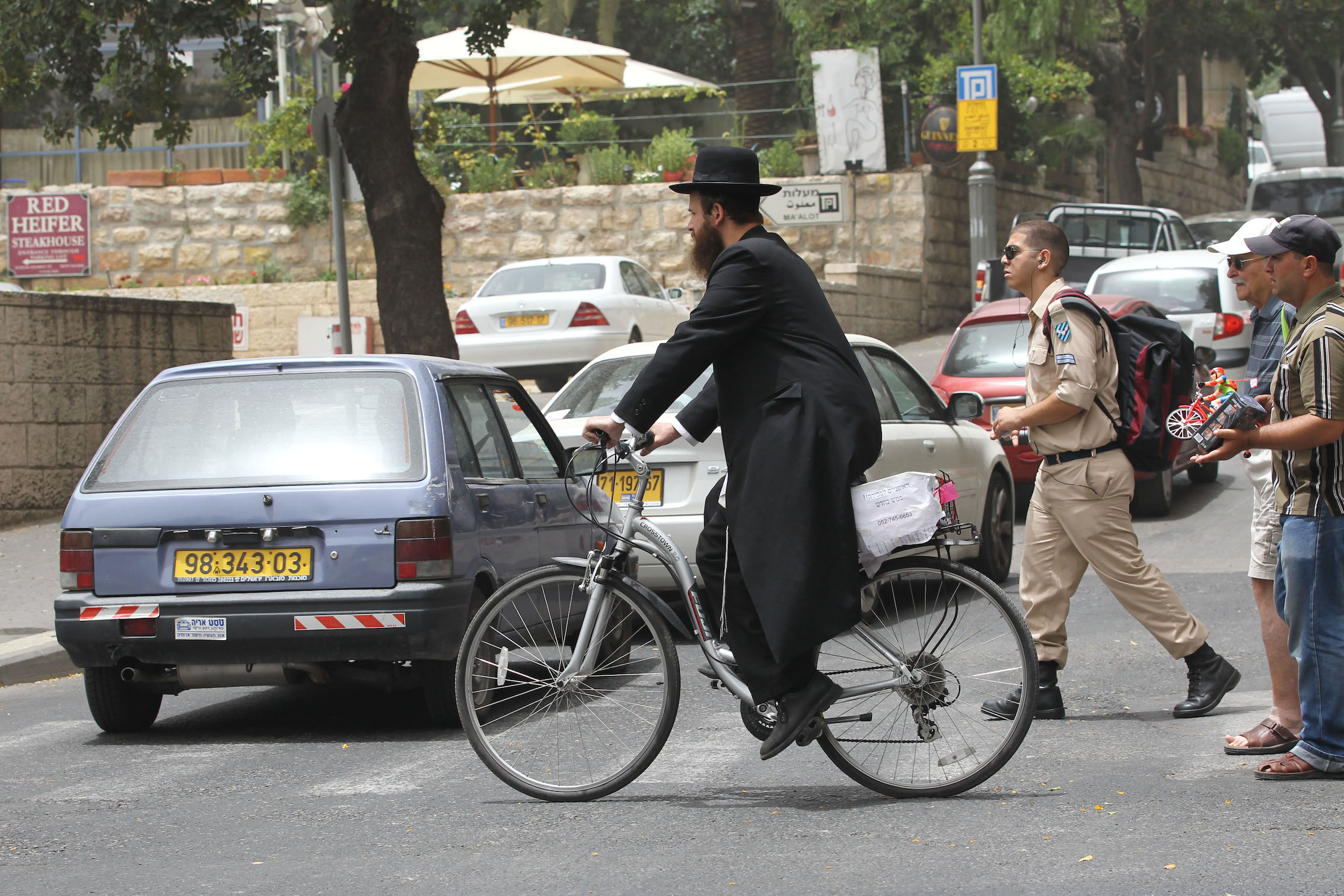 haredi-jew-on-bicycle.jpg