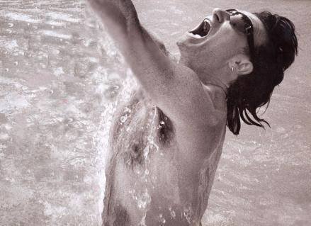 bono-hot press 2002-swimming bono!!!!!.jpg