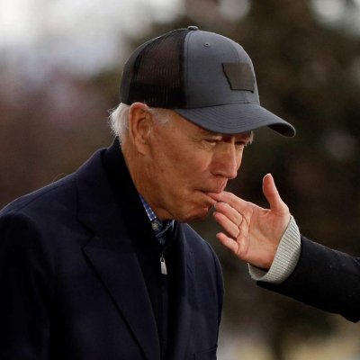 02-joe-biden-finger-nibble-wife.w1200.h1200.2x.jpg